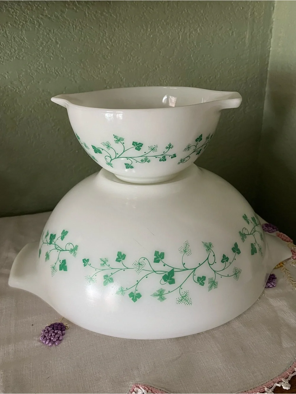 Vintage 1964 Pyrex promotional Cinderella chip-and-dip set green ivy